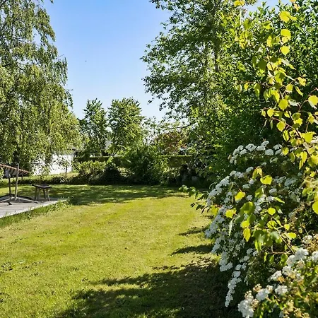 Taet Pa I Kobingsmark Ved Дом отдыха